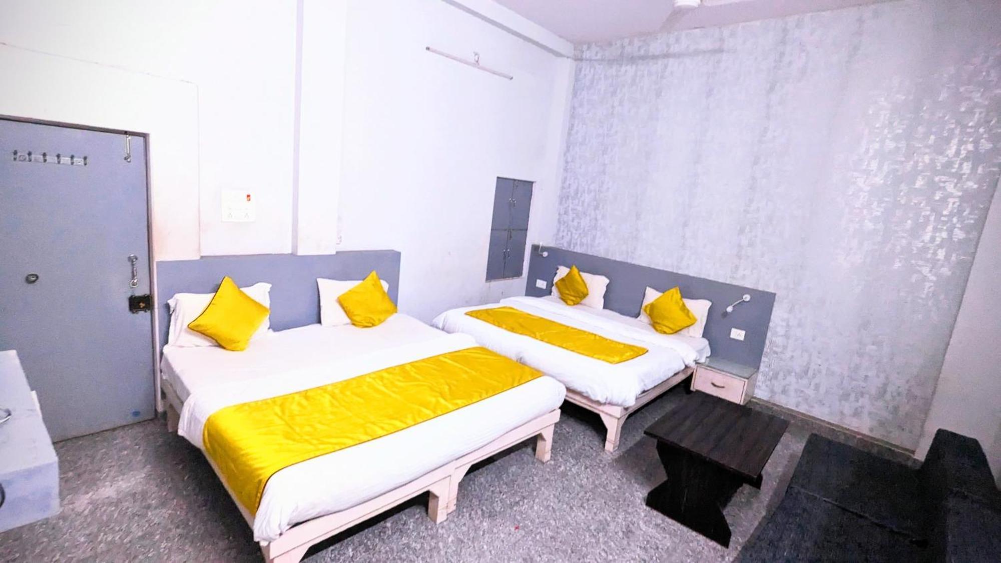 Hotel Jee, Varanasi Exteriör bild