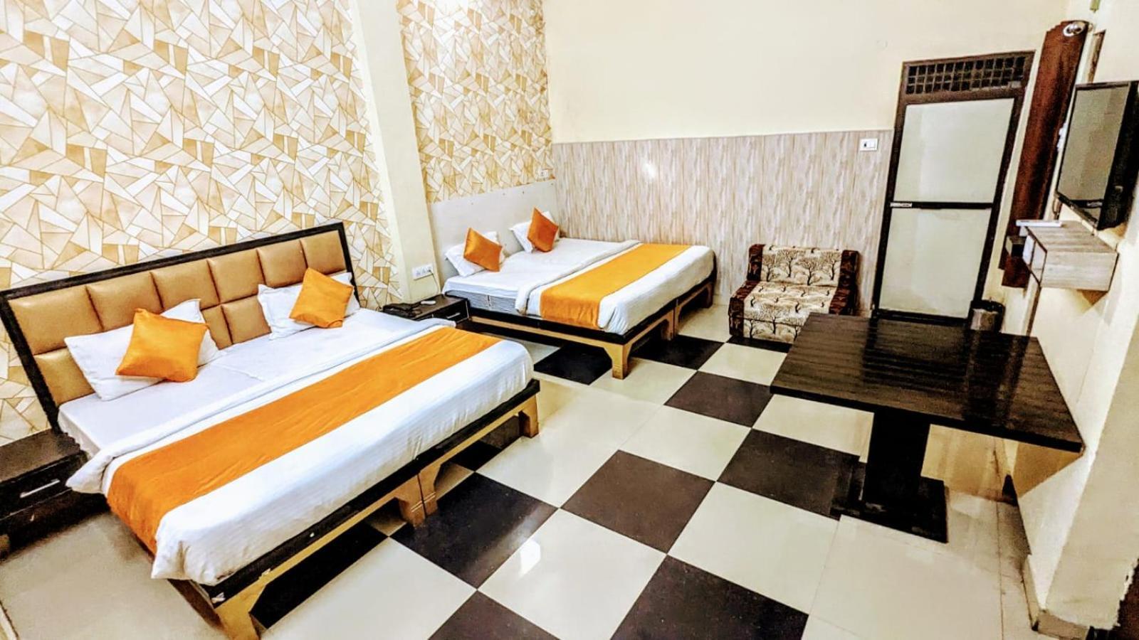 Hotel Jee, Varanasi Exteriör bild