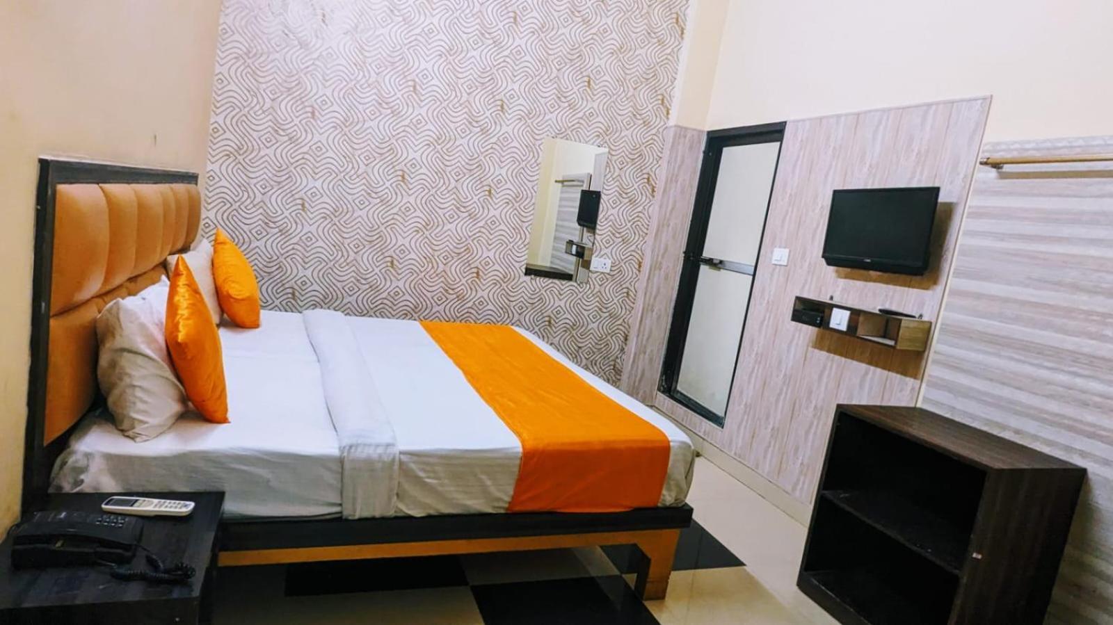 Hotel Jee, Varanasi Exteriör bild